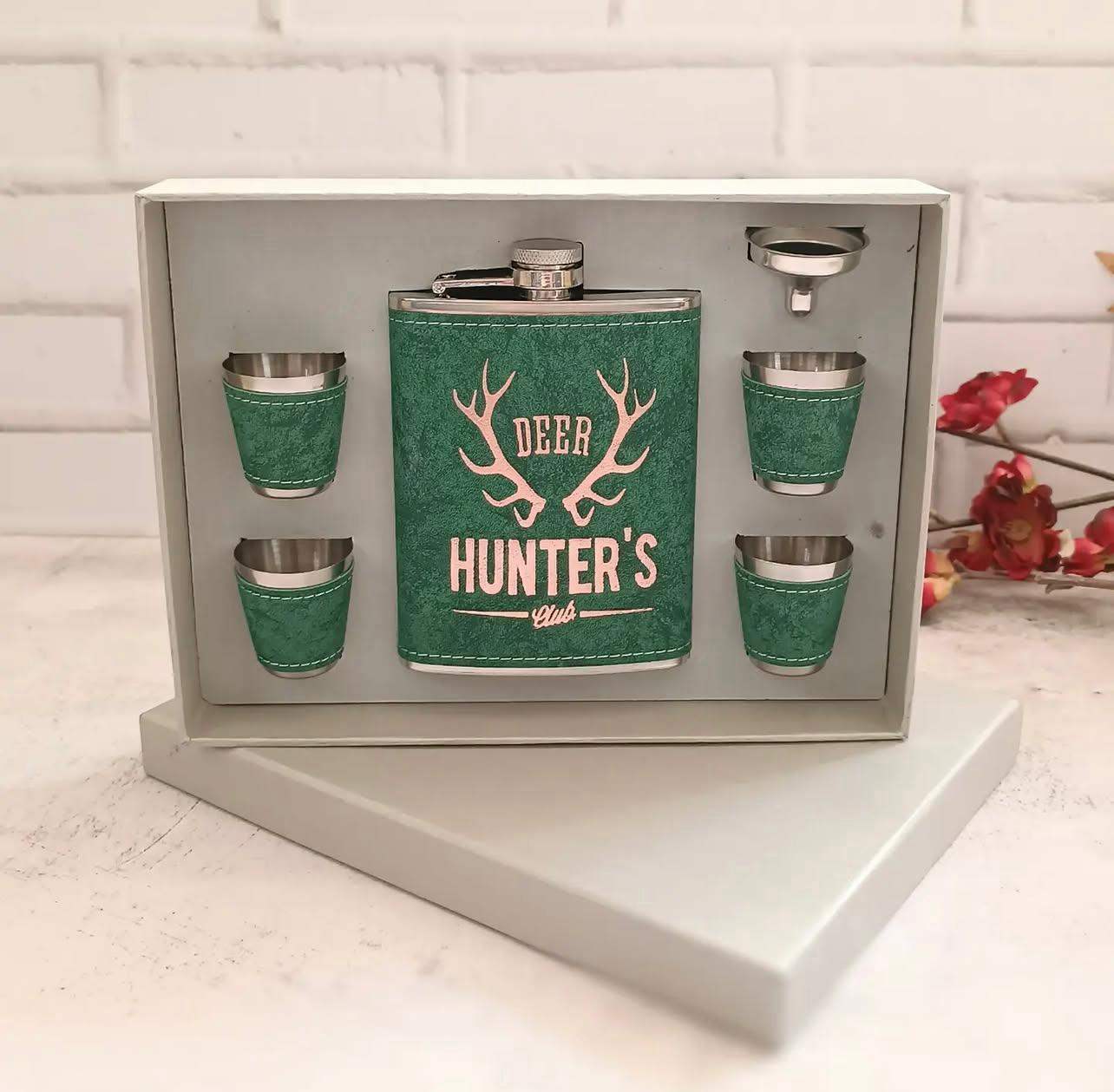 Green Hunter Club Hip Flask Set